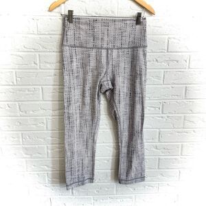 Lululemon Wunder Under Crop (High-Rise) *Luxtreme 21"
Action Jacquard Size 8